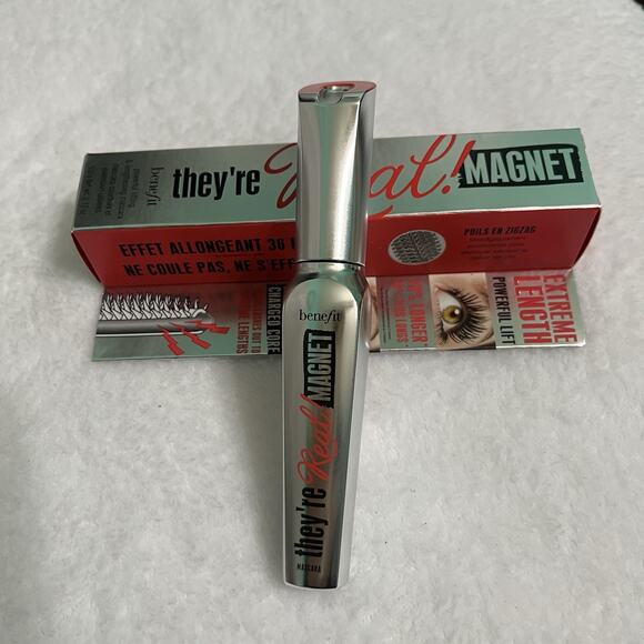 Benefit The're Real Magnet Powerful Lifting & Lengthing Mascara Full Size NIB - Picture 1 of 4